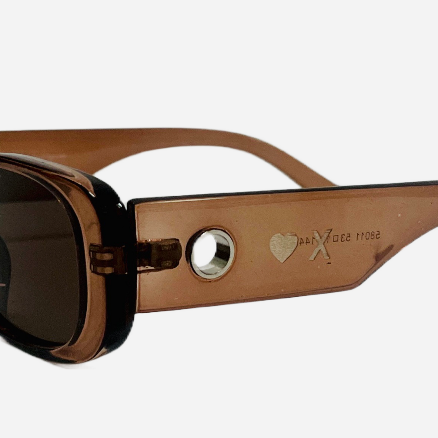 Linda-Farrow-Sonnenbrille-Sunglasses-inspired-Liaisons-Dangereux-Dark-Powder-side-detail
