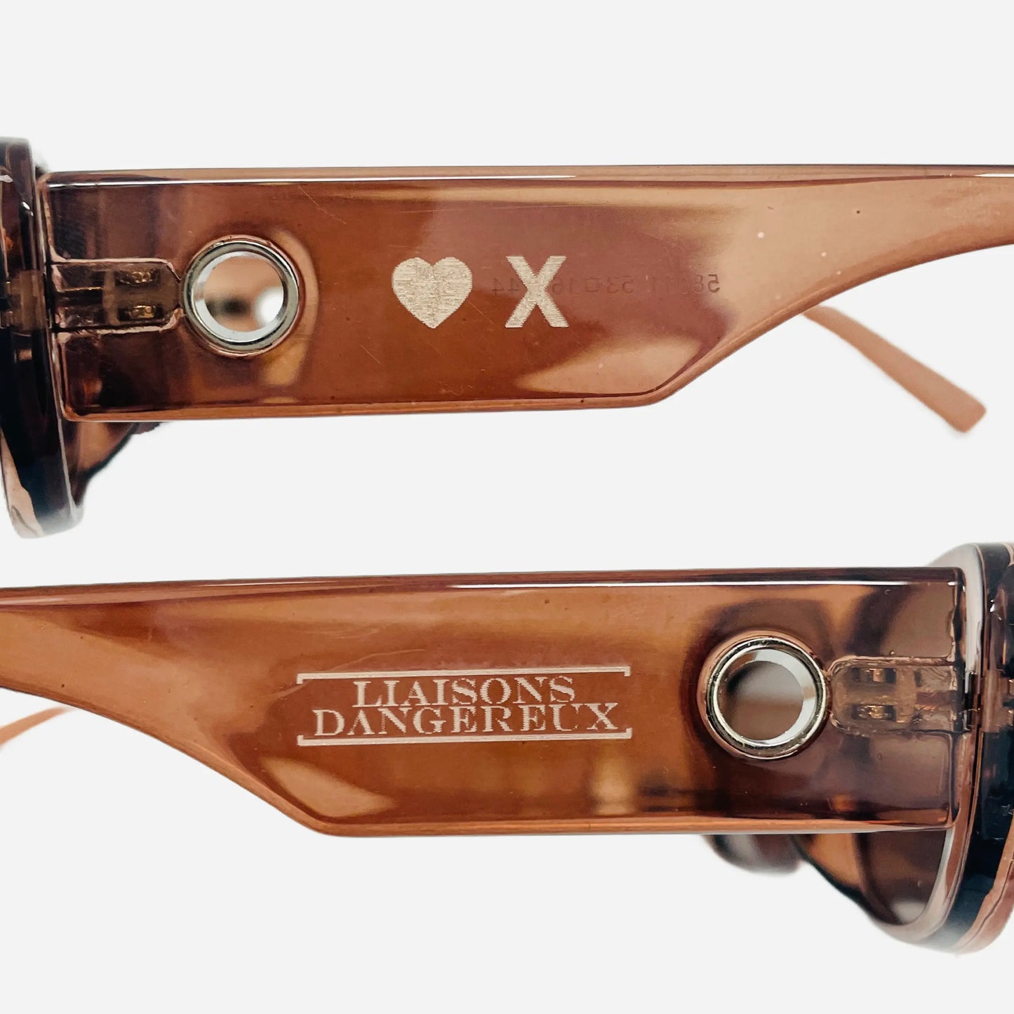 Linda-Farrow-Sonnenbrille-Sunglasses-inspired-Liaisons-Dangereux-Dark-Powder-temples-logo