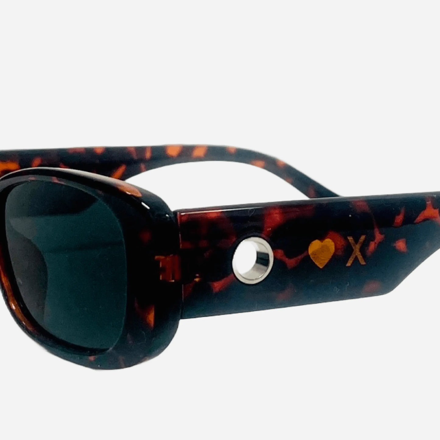 Linda-Farrow-Sonnenbrille-Sunglasses-inspired-Liaisons-Dangereux-Brown-side-detail