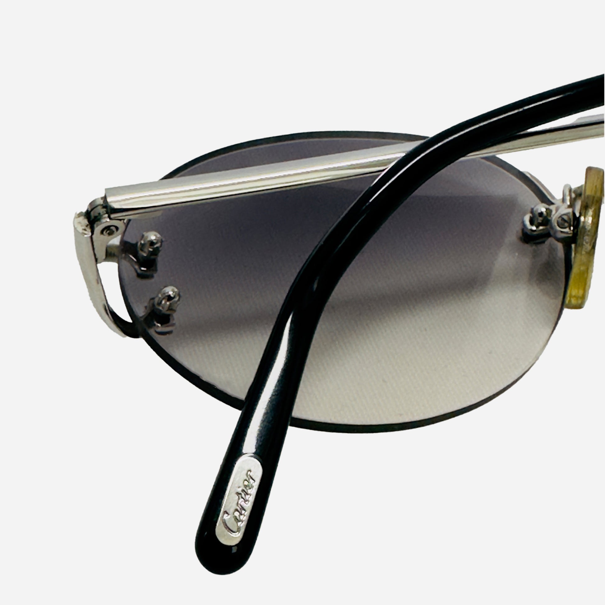 Vintage-Cartier-Sonnenbrille-Sunglasses-Little-C-Size-18-Platin-designer-the-seekers-sunglasses-back-temple-detail-cartier-engravement